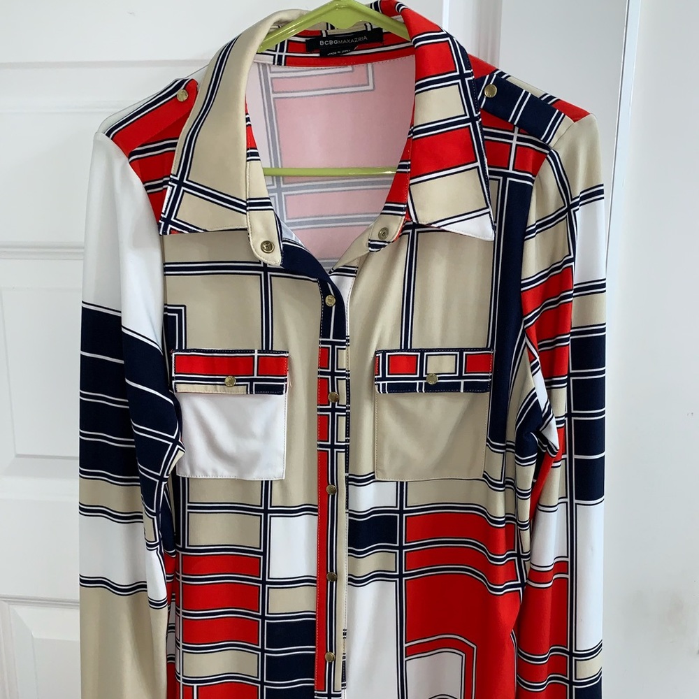 BCBG LONG SLEEVE BUTTON DOWN